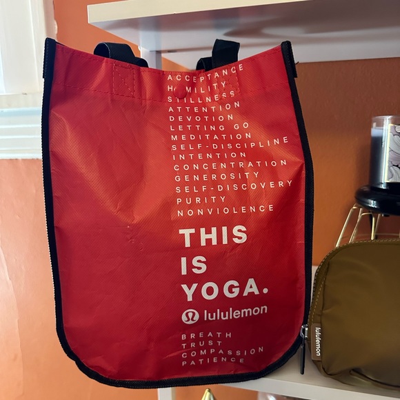 LULULEMON Bundle (Belt Bag and 2 Recyclable Bags) (NWT) - Picture 10 of 11